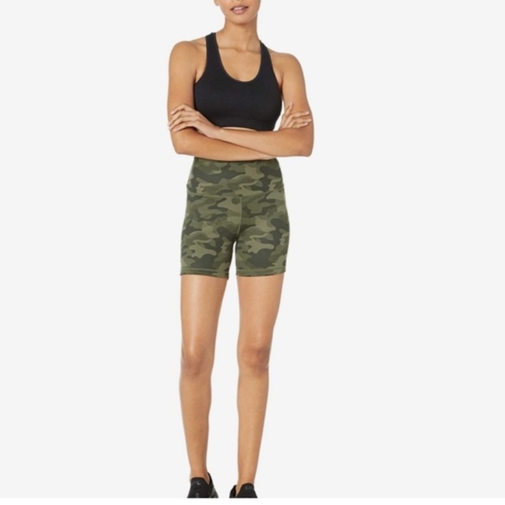 Jockey Active sz M green camouflage high rise flat waistband stretch bike shorts